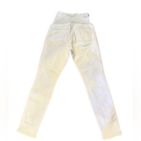 Gap Maternity Jeans in White in a ladies Size 29R. - Picture 2 of 7